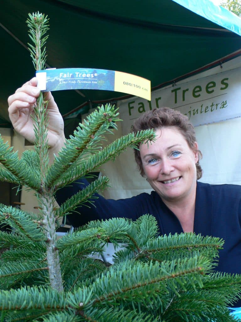 Marianne Bols mit einem Fair-Tress-Baum