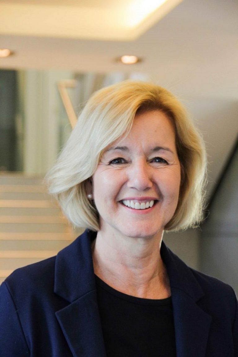 Portrait of Dr. Petra Meyer-Ochel.