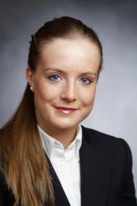 Porträt von Dr. Carolin Winkel.