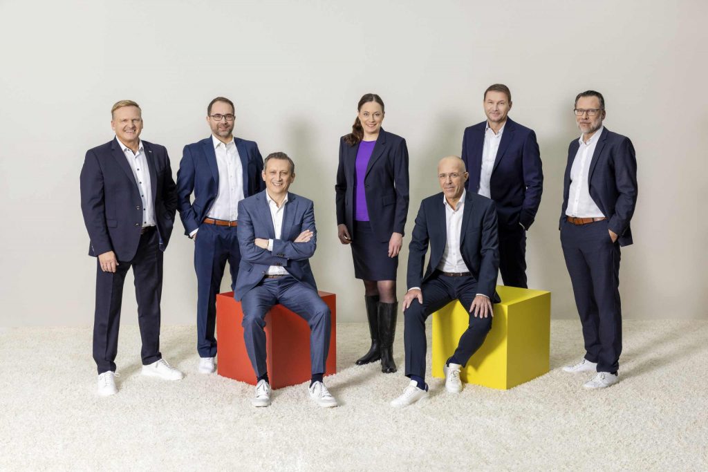Von links Peter Maly, Telerik Schischmanow, Lionel Souque, Daniela Büchel, Jan Kunath, Hans-Jürgen Moog und Christoph Eltze.