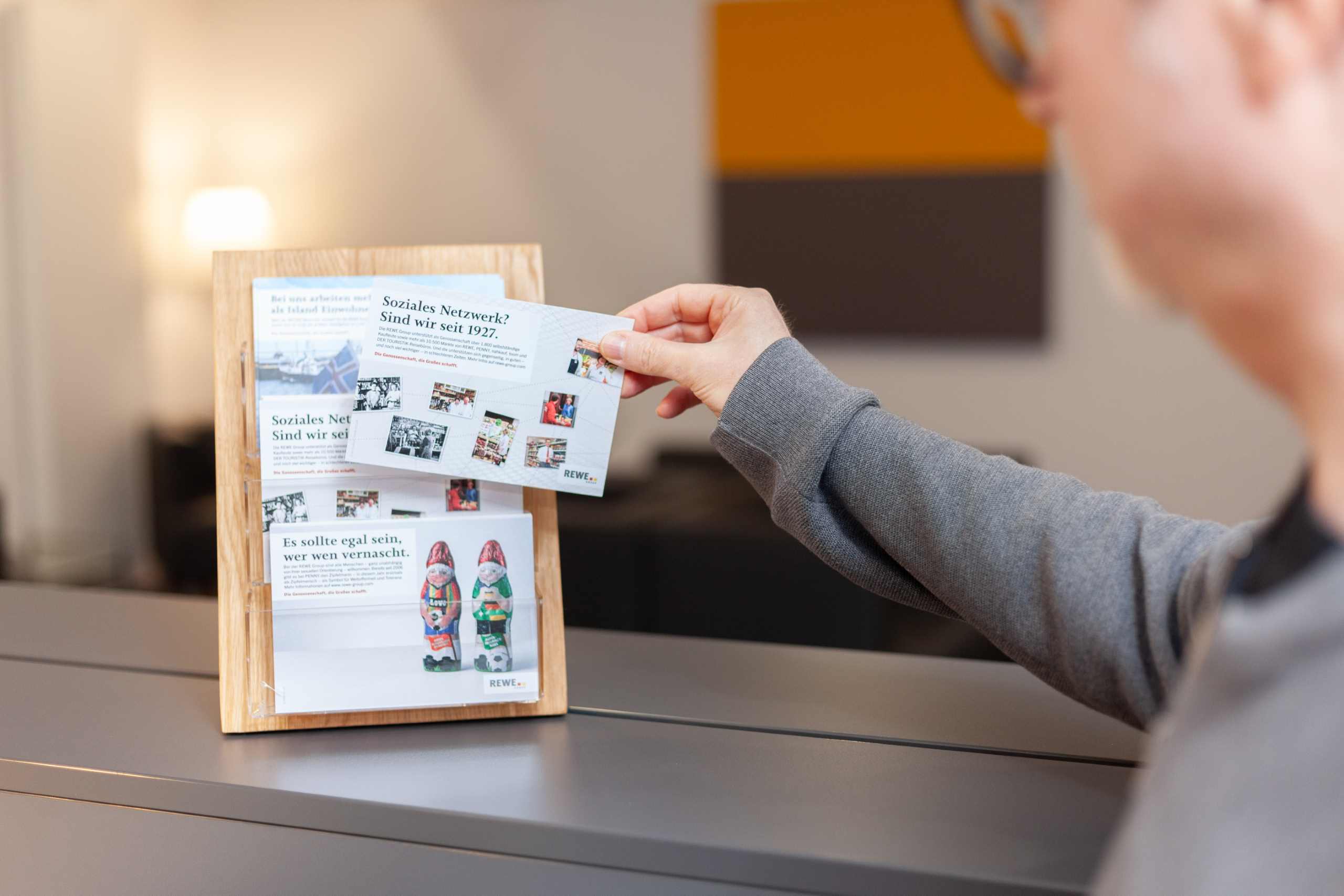 Postkarten mit den Motiven der Genossenschaftskampagne