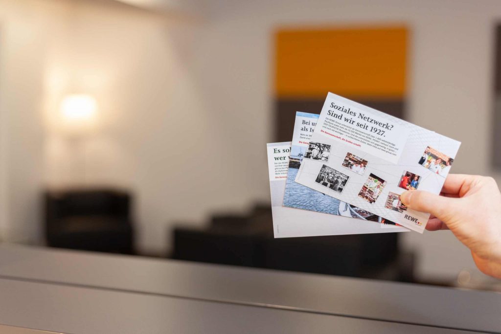 Postkarten mit den Motiven der Genossenschaftskampagne