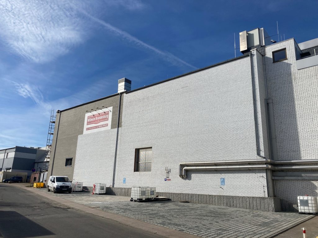 Außenansicht der Kälteanlage von Wilhelm Brandenburg in Timmendorf