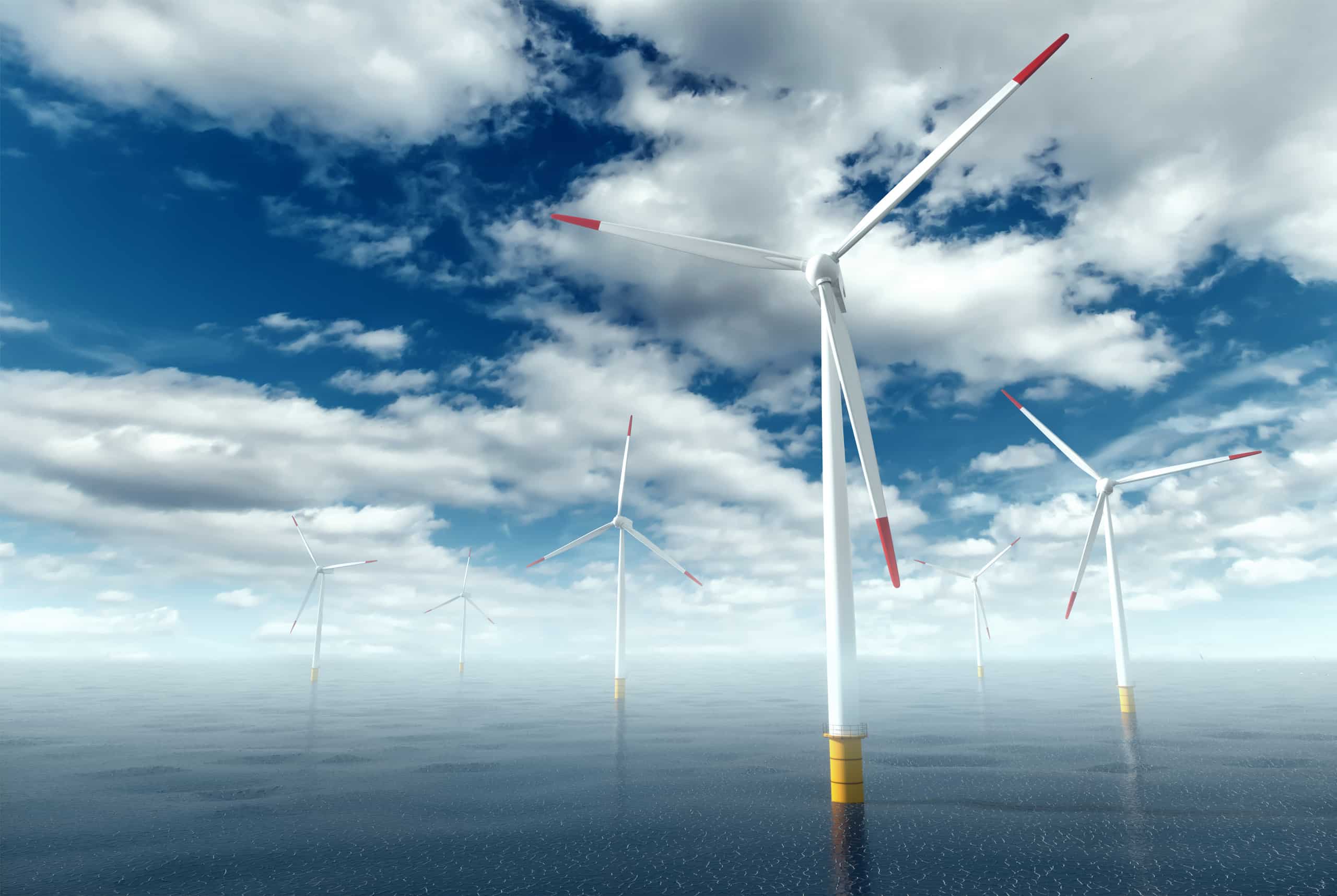 Windkraftanlagen mit 6 Windrädern, die im Meer stehen. Der Himmel ist bewölkt