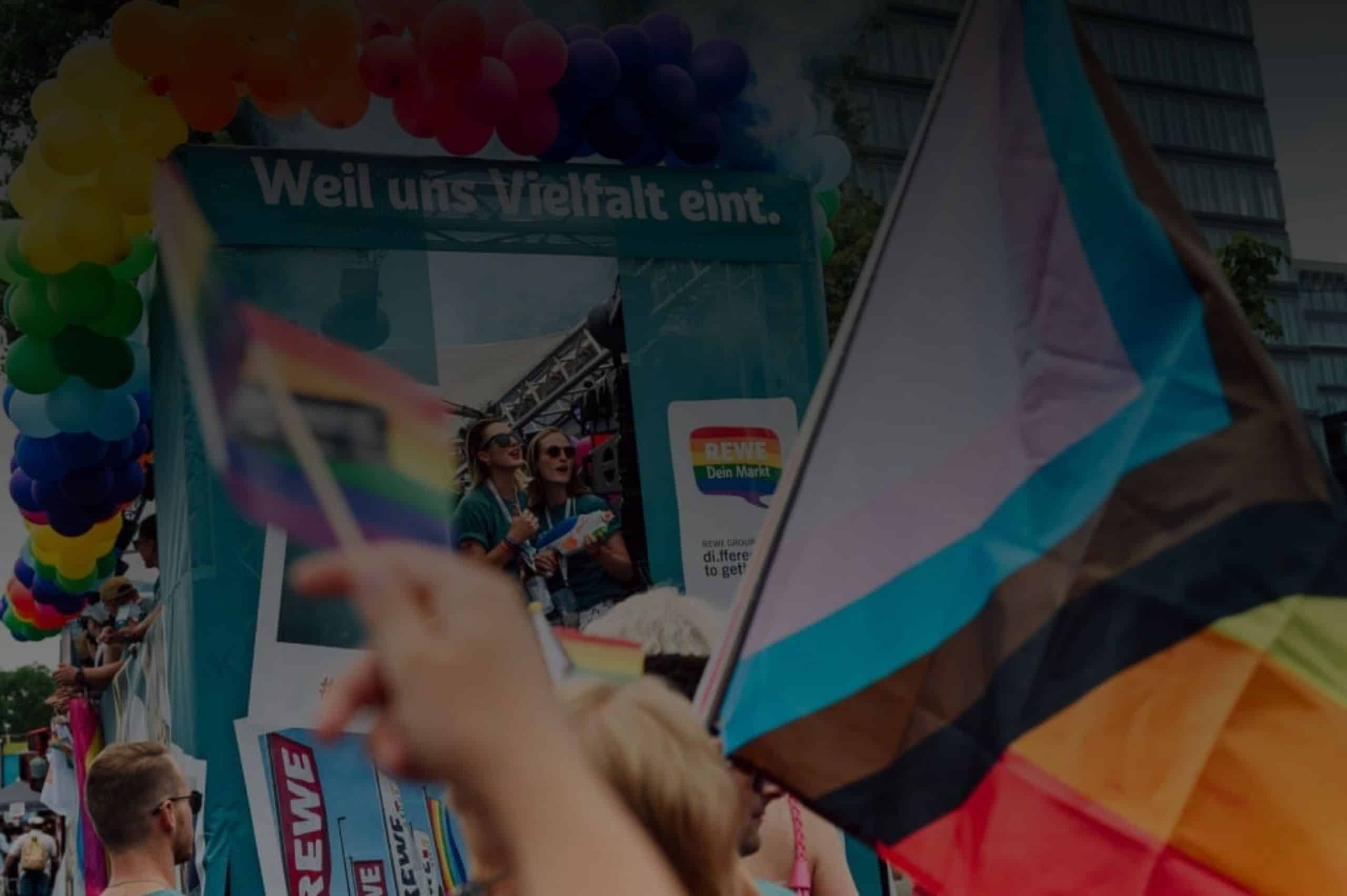 Wagen auf dem CSD mit dem Aufdruck 